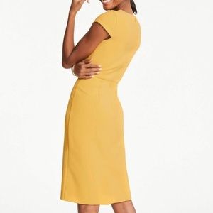 HOST PICK✨Ann Taylor Scalloped neckline yellow sheath dress